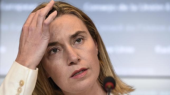 La UE promueve un plan que incluye un despliegue militar en el Mediterráneo