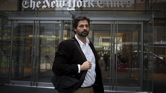 Daniel Berehulak a la puerta de la redacción de «The New York Times»