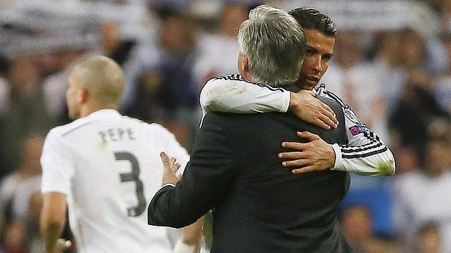 Ancelotti y Cristiano se abrazan tras vencer al Atlético