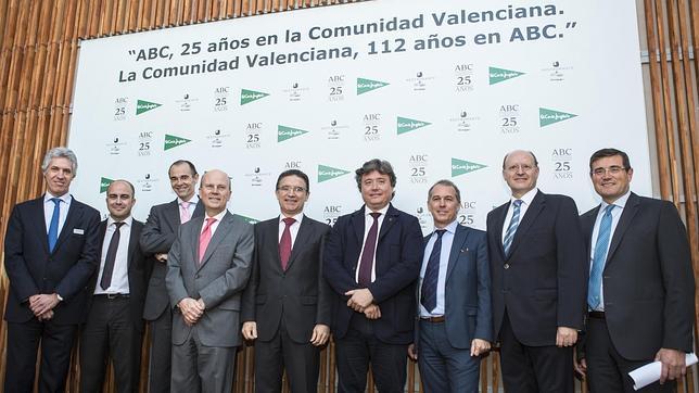 La política y la sociedad civil acuden a la exposición del 25 aniversario de ABC Comunidad Valenciana