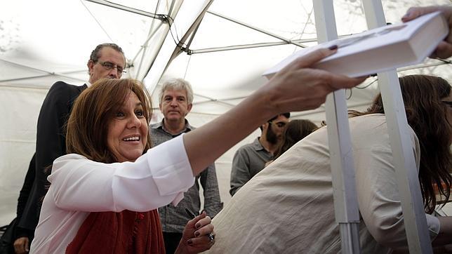 María Dueñas y Xavier Bosch lideran las ventas de Sant Jordi