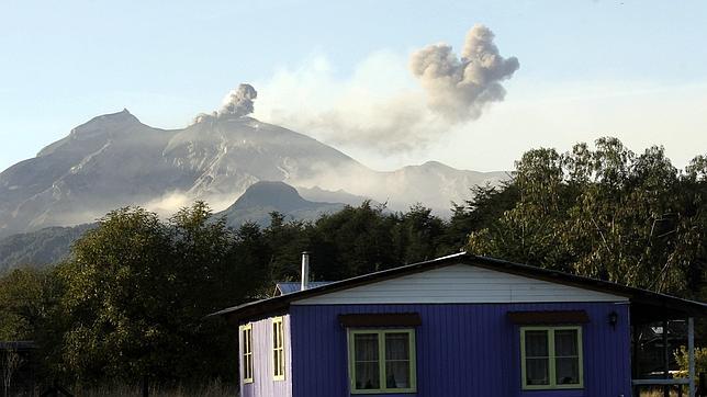 Las cenizas del volcán de Chile llegan a Buenos Aires y obliga a cerrar aeropuertos