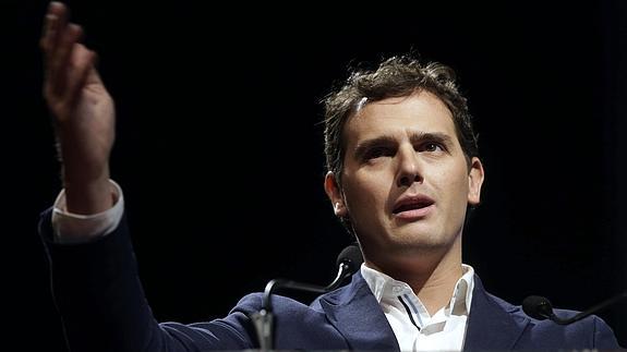 Rivera pide que la marcha de Chaves y Griñán conste «por escrito»