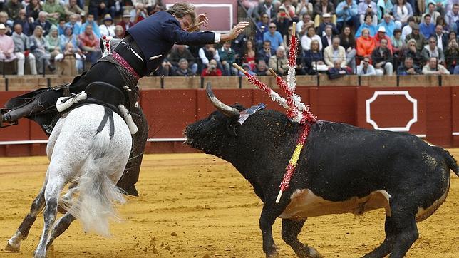 Fermín Bohórquez corta una oreja en su despedida de Sevilla