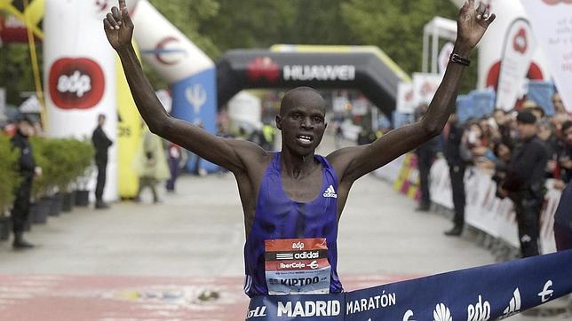 Victoria sin récord de Kiptoo en el Maratón de Madrid