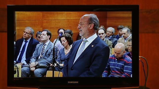 De la Riva asegura que se limitó a decir que se cumpliera sentencia y «en breve»