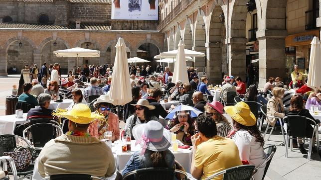 Españoles y alemanes, los europeos que más mienten sobre sus fines de semana