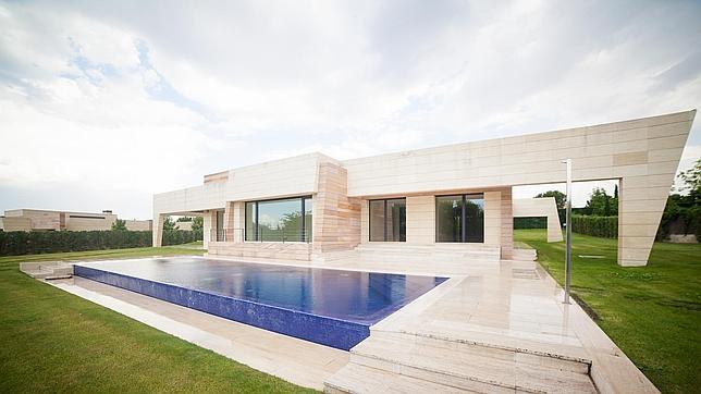 Así son las casas de La Finca de Pozuelo, el paraíso blindado de los futbolistas