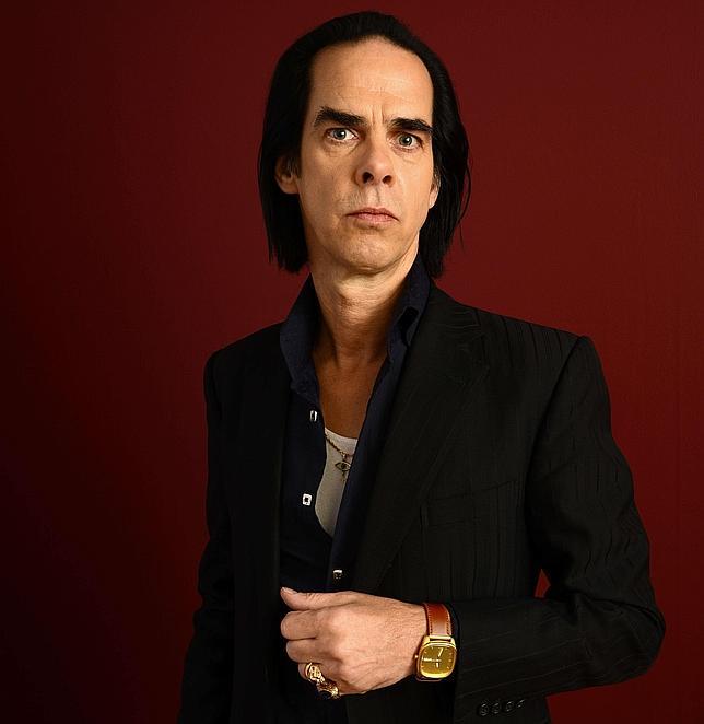 El poema épico que Nick Cave empezó a escribir en una bolsa para el mareo