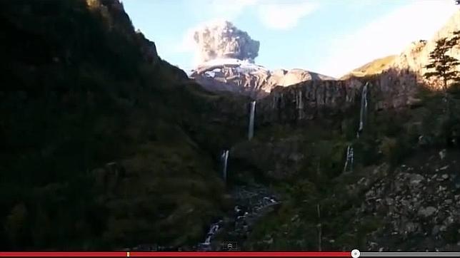 Un excursionista graba el momento exacto de la erupción del volcán Calbuco