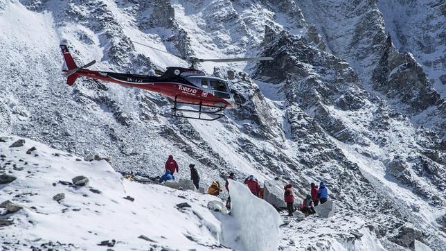 Tareas de rescate en el Everest