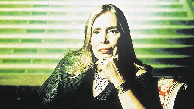 Desmienten que la cantante Joni Mitchell esté en coma