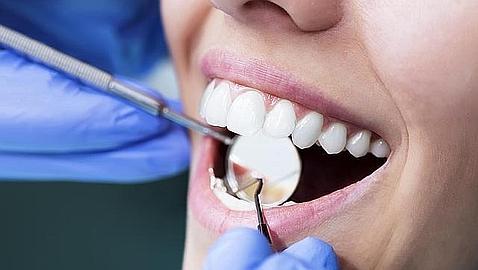 Antibióticos o terapia fotodinámica para la periodontitis