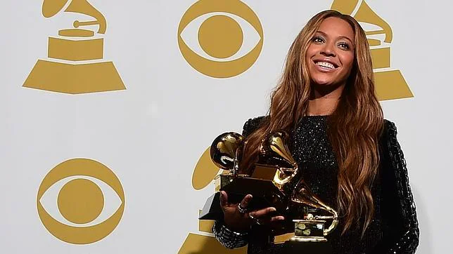 Beyoncé posa con tres Grammys el pasado febrero