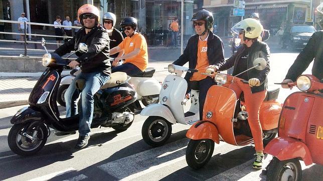 Un candidato emula al alcalde de Benidorm que en 1952 fue a Madrid en Vespa