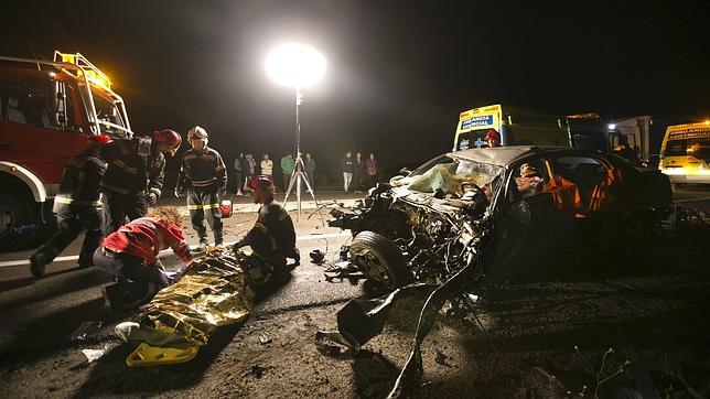 Dos muertos y tres heridos graves en una colisión frontal en Salamanca