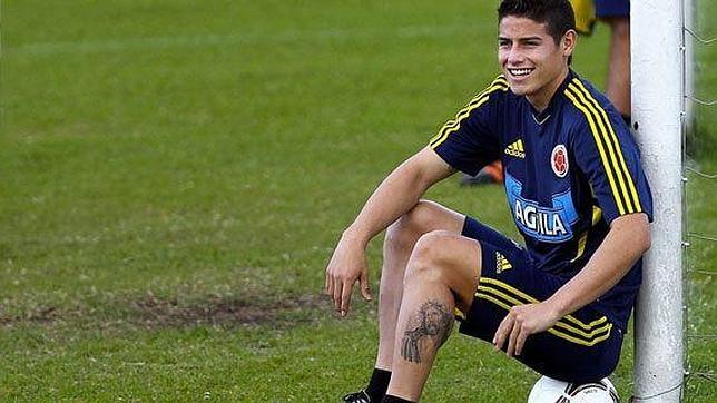 James Rodríguez con un tatuaje de Cristo en su pierna izquierda