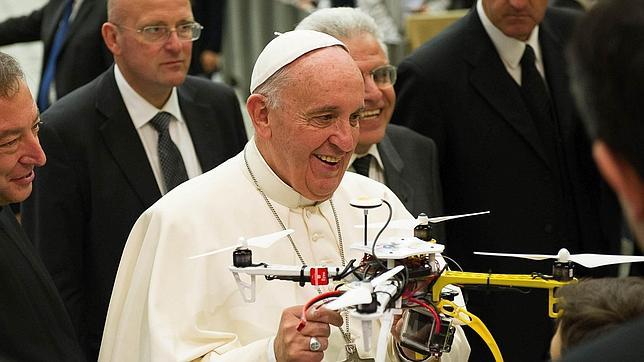 El peculiar regalo de unos estudiantes romanos al Papa Francisco