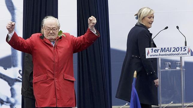 Jean-Marie Le Pen, tras su exclusión del FN: «Me da vergüenza que Marine lleve mi apellido»