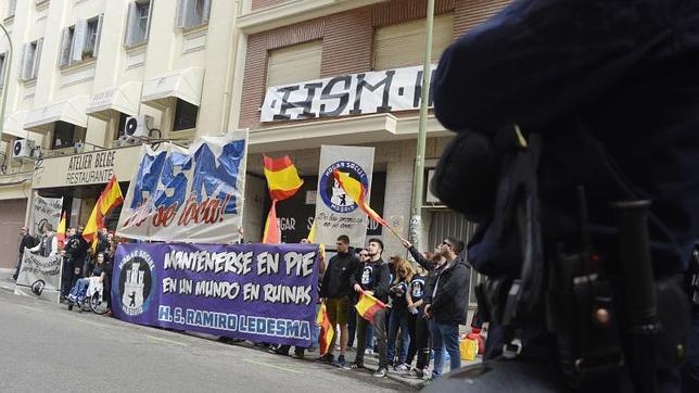 Cuarenta antidisturbios desalojan la casa okupa neonazi de Chamberí