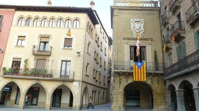 Sociedad Civil denuncia ante la Junta Electoral a 323 municipios con «estelada»