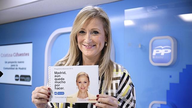 Cifuentes se desmarca con un «programa de futuro» para recuperar a los «desencantados del PP»