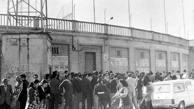 Las afueras del estadio del Recreativo, cerrado por la huelga de 1979