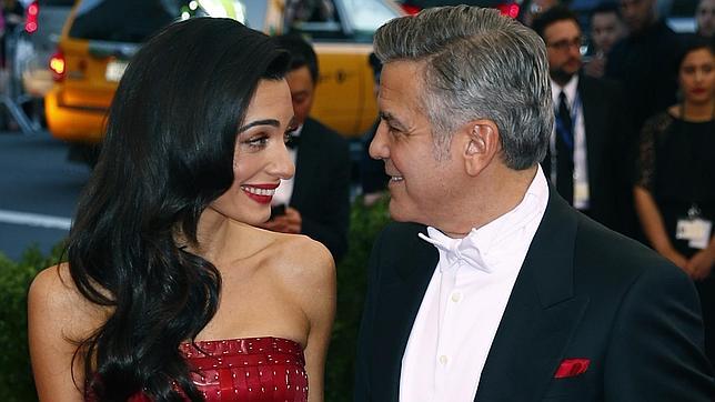 Clooney y Alamuddin en la Gala del MET