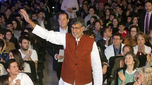 El Nobel Satyarthi pide a los consumidores que consulten el origen de la ropa que compran