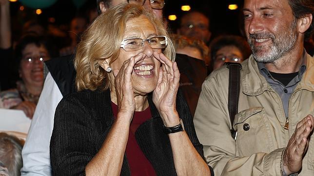 Carmena responde a Aguirre: «Un auto judicial legitima la actuación de mi marido»