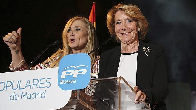 Las candidatas del PP a la Comunidad y el Ayuntamiento de Madrid, Cristina Cifuentes y Esperanza Aguirre, durante el inicio de la campaña electoral