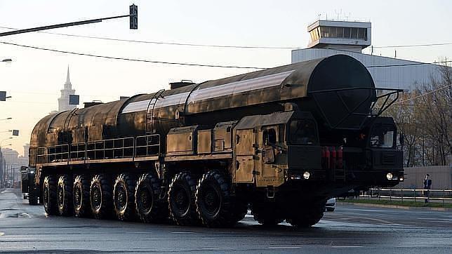 Un misil RS-24, por las calles de Moscú