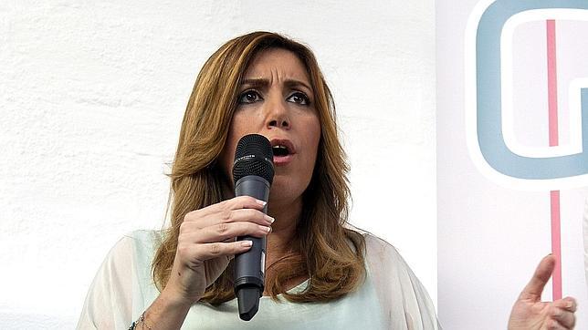 Susana Díaz destaca «el gesto ejemplar» de los tres ciudadanos que ayudaron a los tripulantes del avión