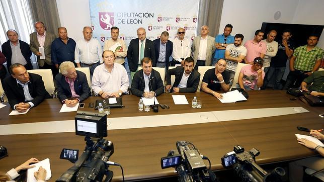 La recogida de basuras se reanuda esta tarde en León tras el acuerdo que pone fin al paro