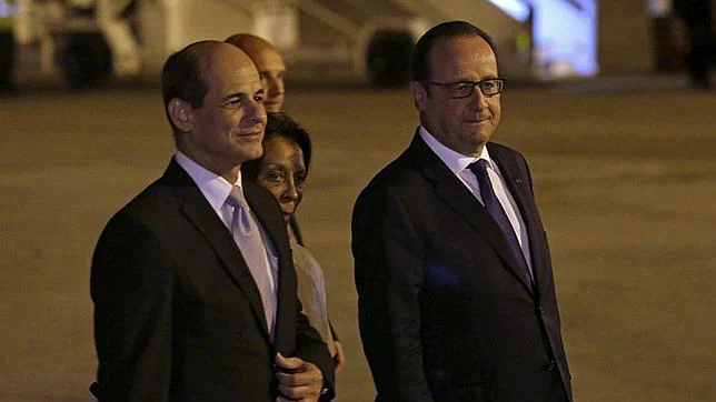 François Hollande llega a Cuba y es recibido por el ministro de Exteriores
