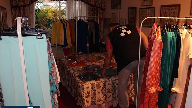 La Policía municipal desmantela la tienda de ropa falsa en Chamartín