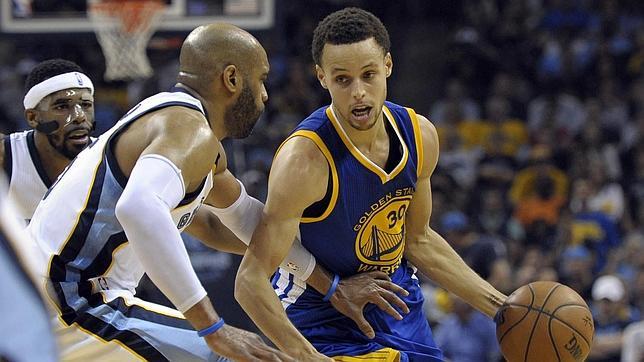 Curry ejerce de MVP para igualar la serie ante los Grizzlies