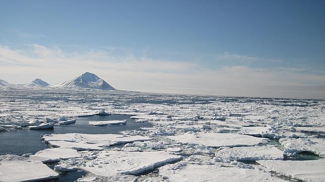 La cantidad y grosor de la capa de hielo en el Ártico disminuyen hasta cifras récord