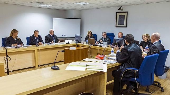 La Audiencia pospone un día la decisión sobre la huelga