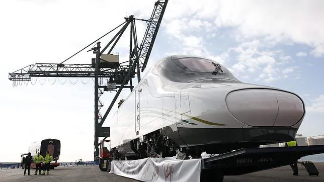 AVE marca España: el primer AVE Talgo fabricado para Arabia Saudí, conocido como el «AVE de los peregrinos» parte de Barcelona en un buque especial con destino Jeddah (Arabia Saudí), donde empezará las pruebas que llevarán a inaugurar el tren de alta velocidad la Meca-Medina en diciembre de 2016