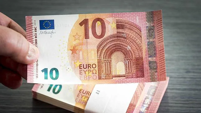 El euro se mantiene a la baja