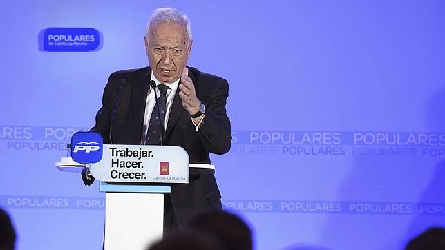 Margallo: «España soporta en inmigración un peso muy superior al de otros países»