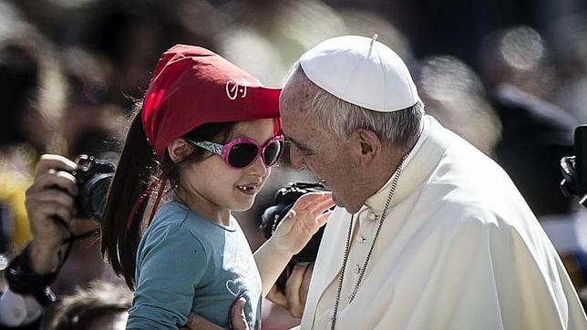 El Papa resume en tres palabras el secreto de la felicidad familiar: «Permiso, gracias y perdón»