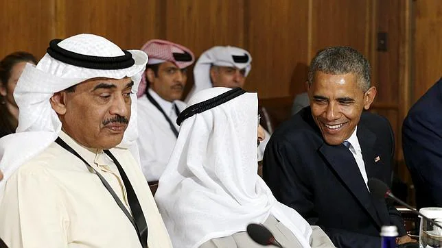 Obama conversa con el emir de Kuwait durante la reunión
