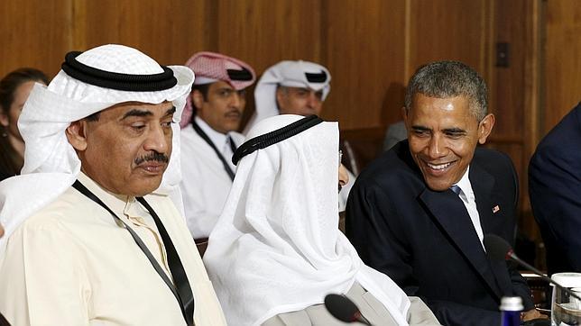 Obama conversa con el emir de Kuwait durante la reunión