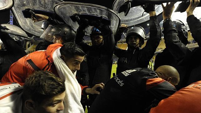 Suspendido el Boca-River después de que los hinchas locales lanzasen gas pimienta a los rivales