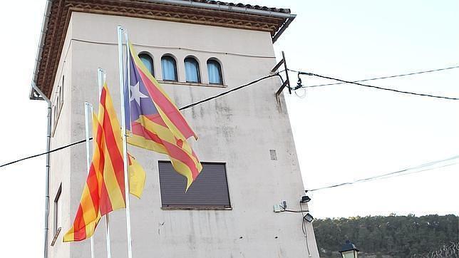 Bandera «estelada» colocada por el Ayuntamiento de Gallifa