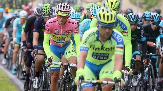 Intxausti conquista Campitello Matese y Contador resiste los ataques de Fabio Aru