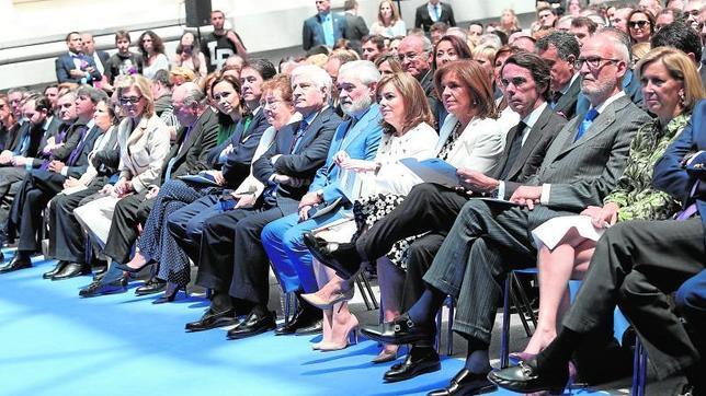 Aguirre planta a Aznar, Santamaría y Botella en el acto oficial de San Isidro