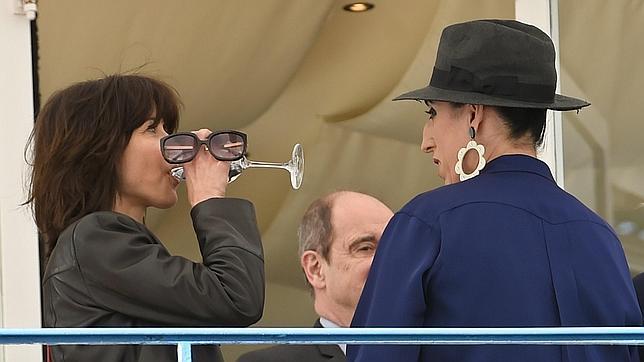 Poses desmadradas y escotes arriesgados en el Festival de Cannes